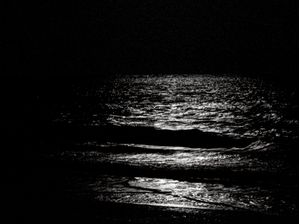 MAR SOB O LUAR