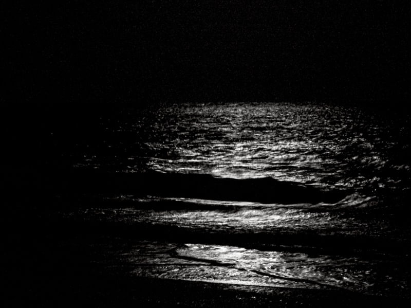 MAR SOB O LUAR