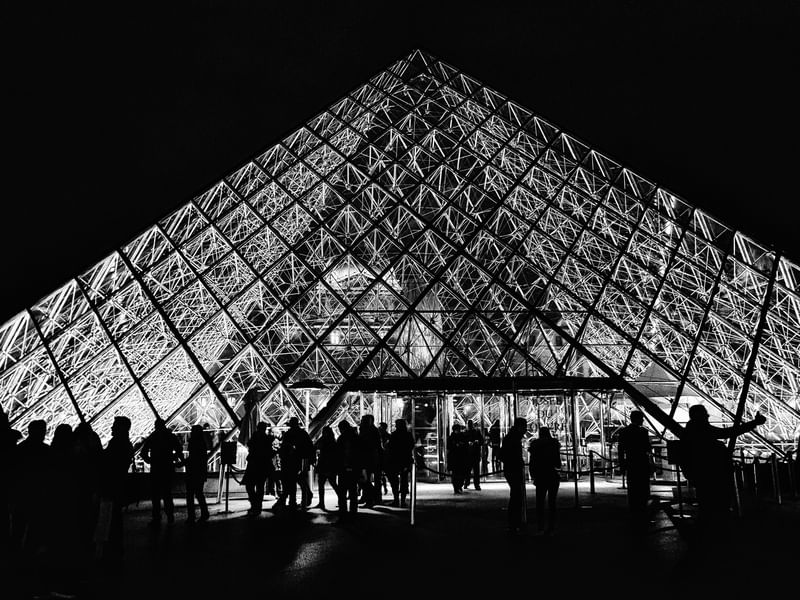 LUZES NO LOUVRE, PARIS