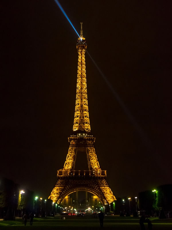 TORRE EIFFEL ILUMINADA, PARIS - I
