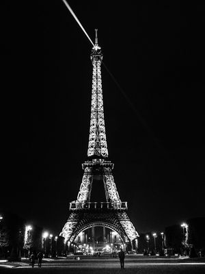 TORRE EIFFEL ILUMINADA, PARIS - II