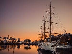 RECOLHENDO VELAS, PUERTO MADERO