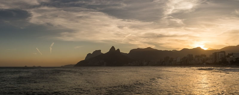 PÔR-DO-SOL EM IPANEMA