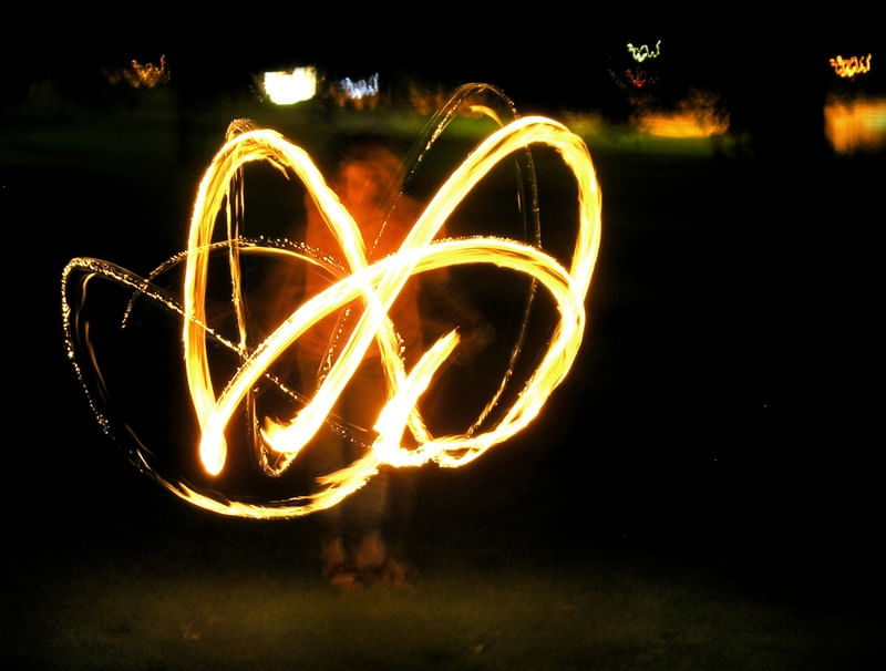 JUGANDO CON FUEGO