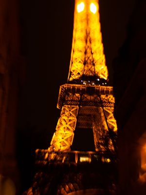 TOUR EIFFEL À NOITE.