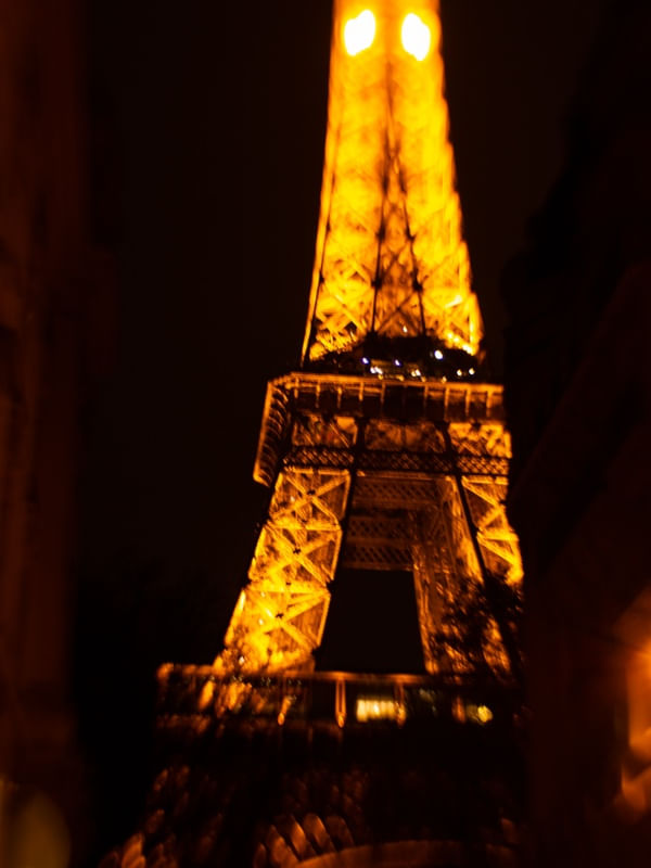 TOUR EIFFEL À NOITE.
