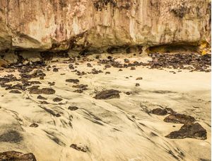 FAL�SIA, PEDRAS E AREIA