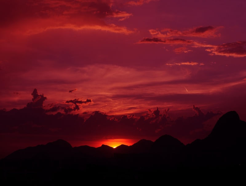 POR DO SOL NO PARQUE ESTADUAL DA PEDRA BRANCA