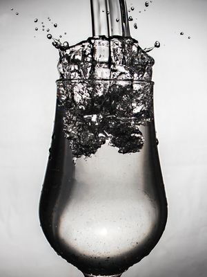 TAÇA COM SPLASH
