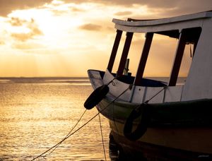 BARCO AO ENTARDECER