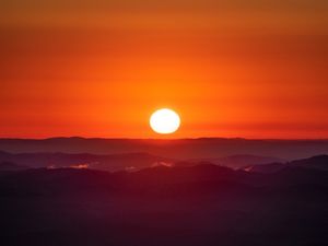 SUN AND MOUNTAINS