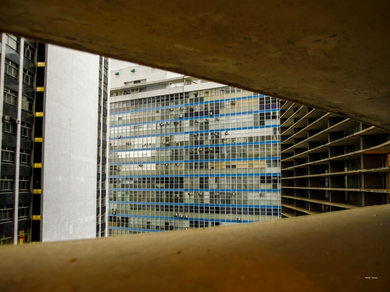 GEOMÉTRICA ENTRE BRISES