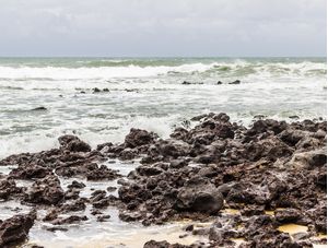 ONDAS E PEDRAS I - PRAIA DO AMOR