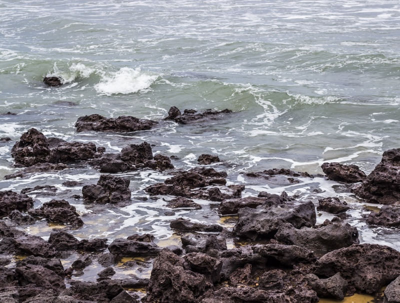 ONDAS E PEDRAS II - PRAIA DO AMOR