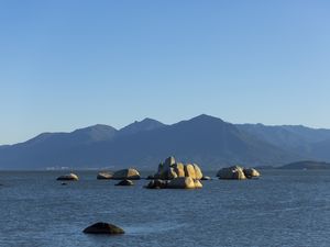 PEDRAS NO MAR DE FLORIPA
