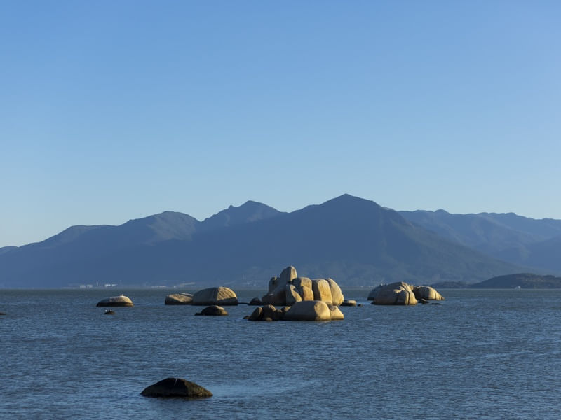 PEDRAS NO MAR DE FLORIPA