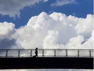 CAMINHO ENTRE NUVENS