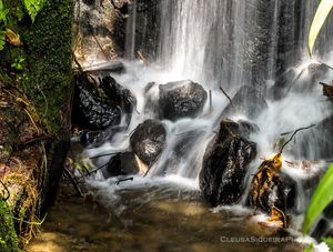 CACHOEIRA E PEDRAS