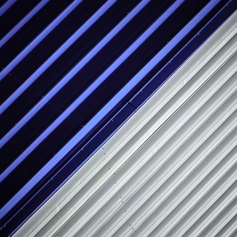 DIAGONAIS AZUIS E BRANCAS