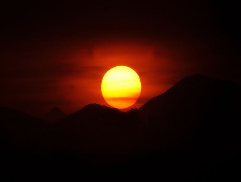 PÔR DO SOL NA ZONA OESTE DA CIDADE DO RIO DE JANEIRO