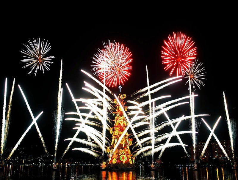 QUEIMA DE FOGOS NA ÁRVORE DE NATAL DA LAGOA