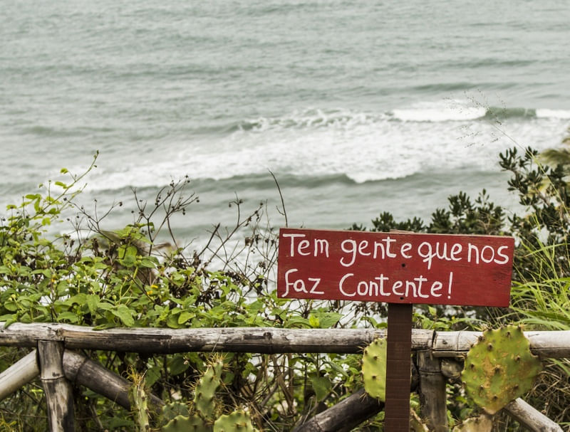 TEM GENTE QUE NOS FAZ CONTENTE