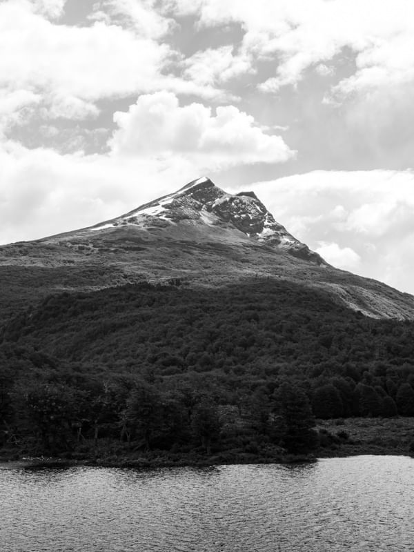 LAGO E A MONTANHA