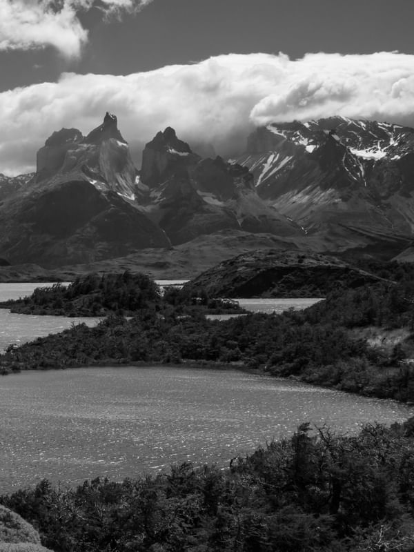 LAGO E MONTANHAS