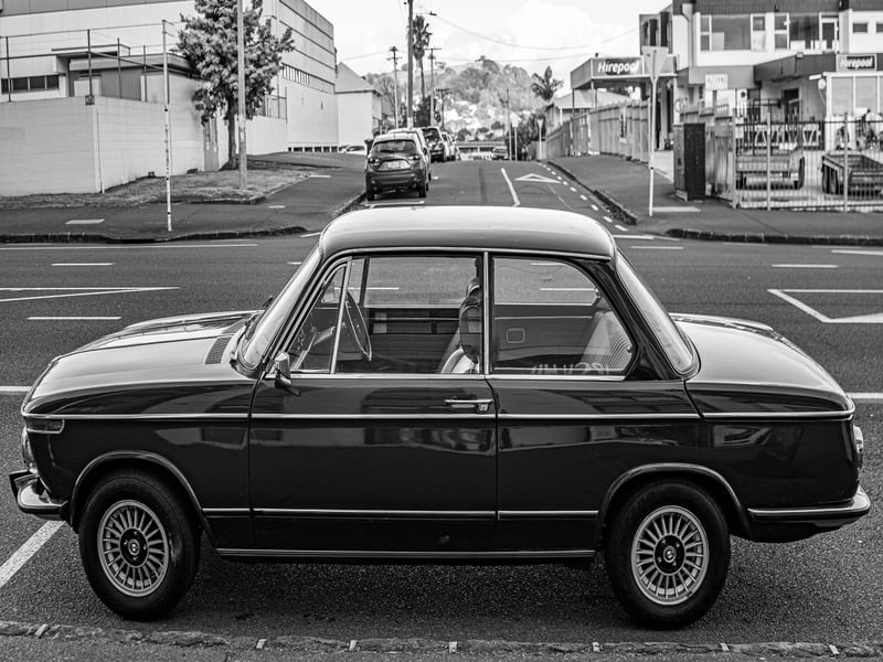 CARRO PRETO E BRANCO