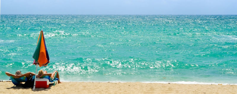 BANHISTAS NA PRAIA