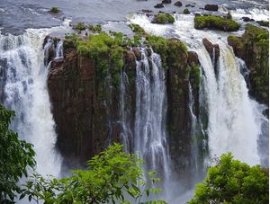 PENHASCO NAS CATARATAS