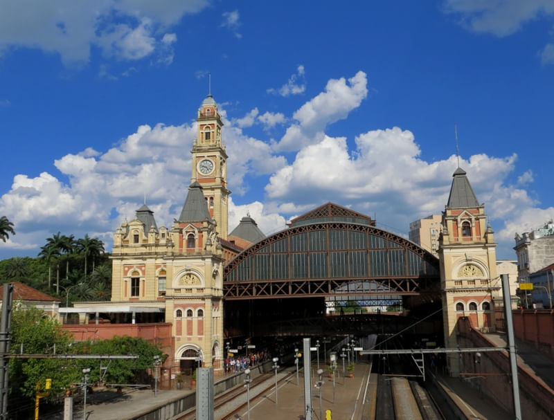 ESTAÇÃO DA LUZ E O CÉU