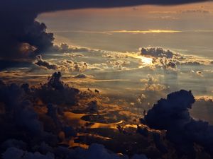 REFLEXO ENTRE NUVENS