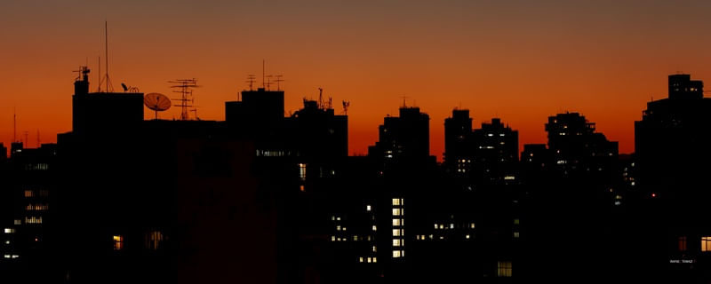 JANELAS AO ENTARDECER EM SÃO PAULO