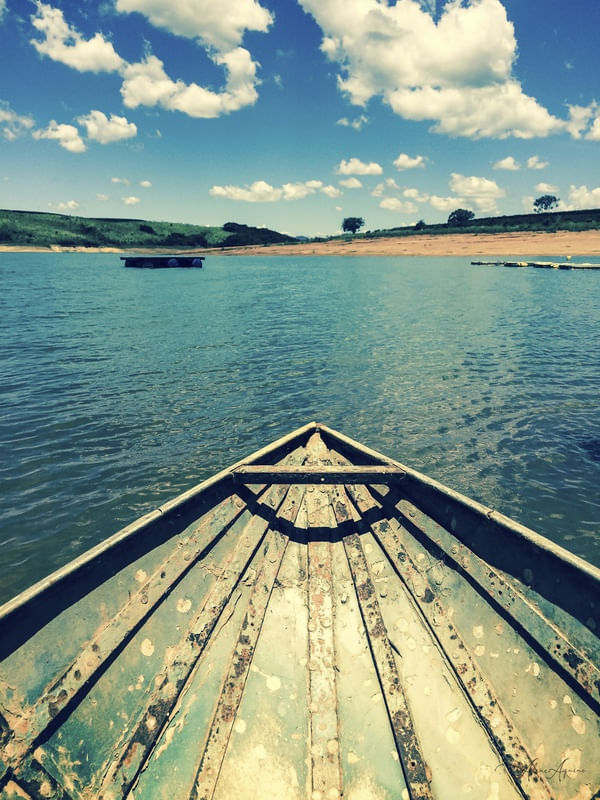 DE BARCO PELO RIO