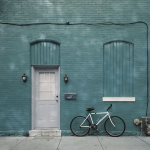 MINIMAL BIKE AND DOOR