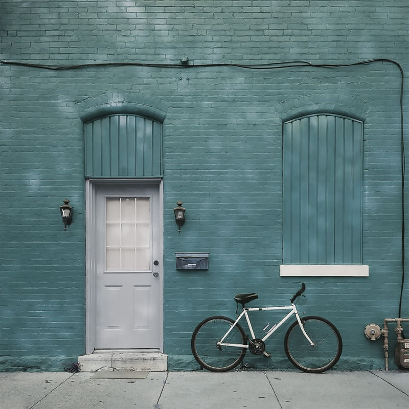 MINIMAL BIKE AND DOOR