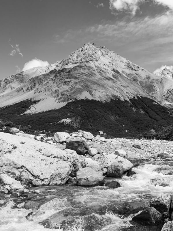 RIO E MONTANHA EM EL CHALTEN