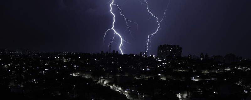 NOITE DE RAIOS