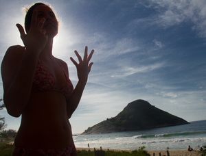 MULHER CONTRALUZ