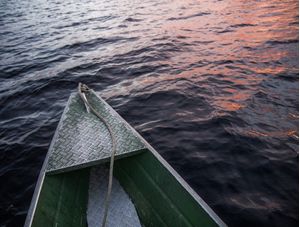 BARCO À DERIVA NO RIO NEGRO