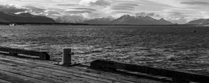 PIER EM PUERTO NATALES P&B