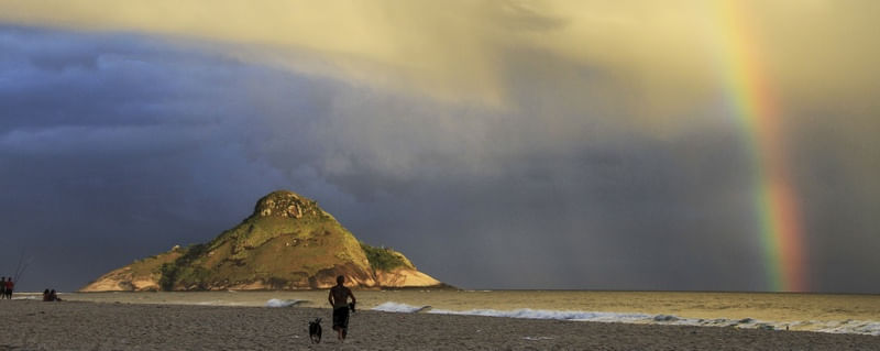 ARCO-IRIS NA PRAIA