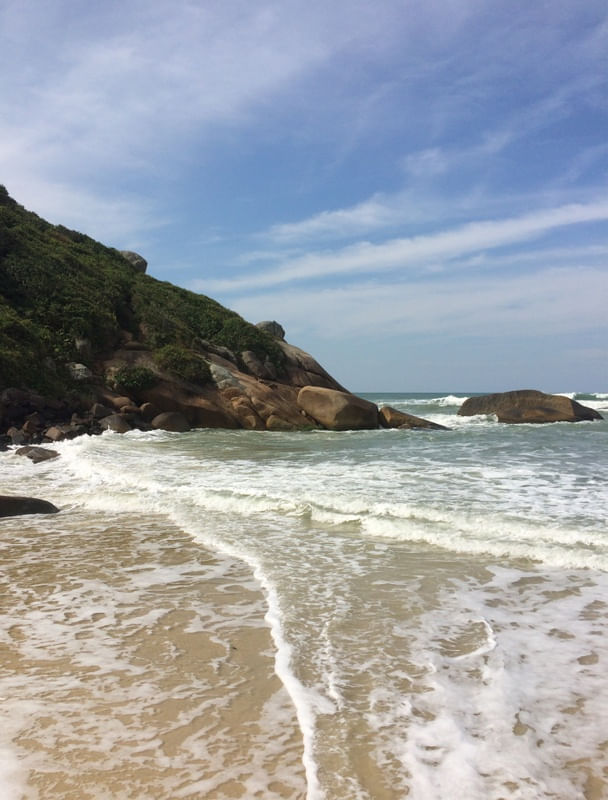 O ENCONTRO DO MAR COM A AREIA