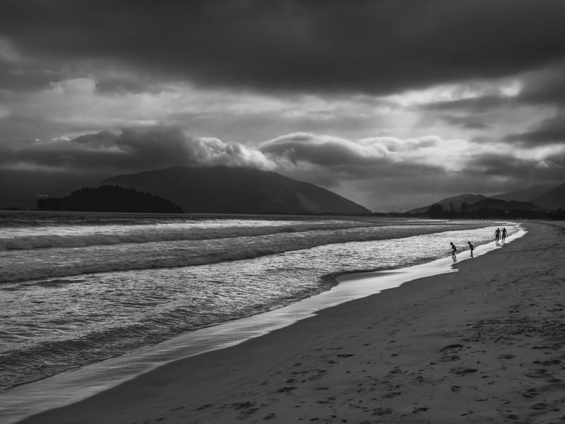 LA PLAGE NOIRE ET BLANCHE