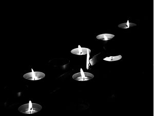 VELAS QUE POUCO ILUMINAM