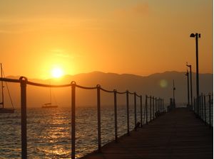 PÔR DO SOL NO PIER POR THAI STEFFENS