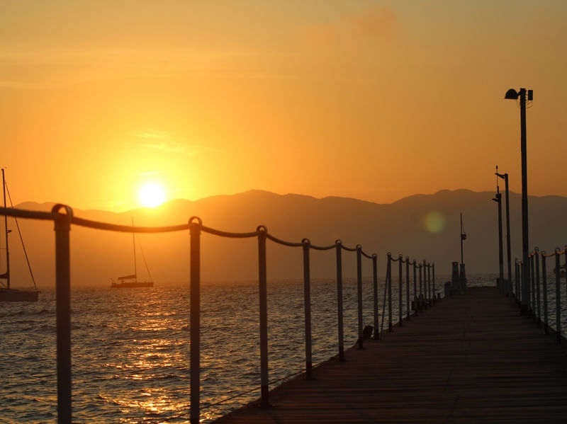 PÔR DO SOL NO PIER POR THAI STEFFENS