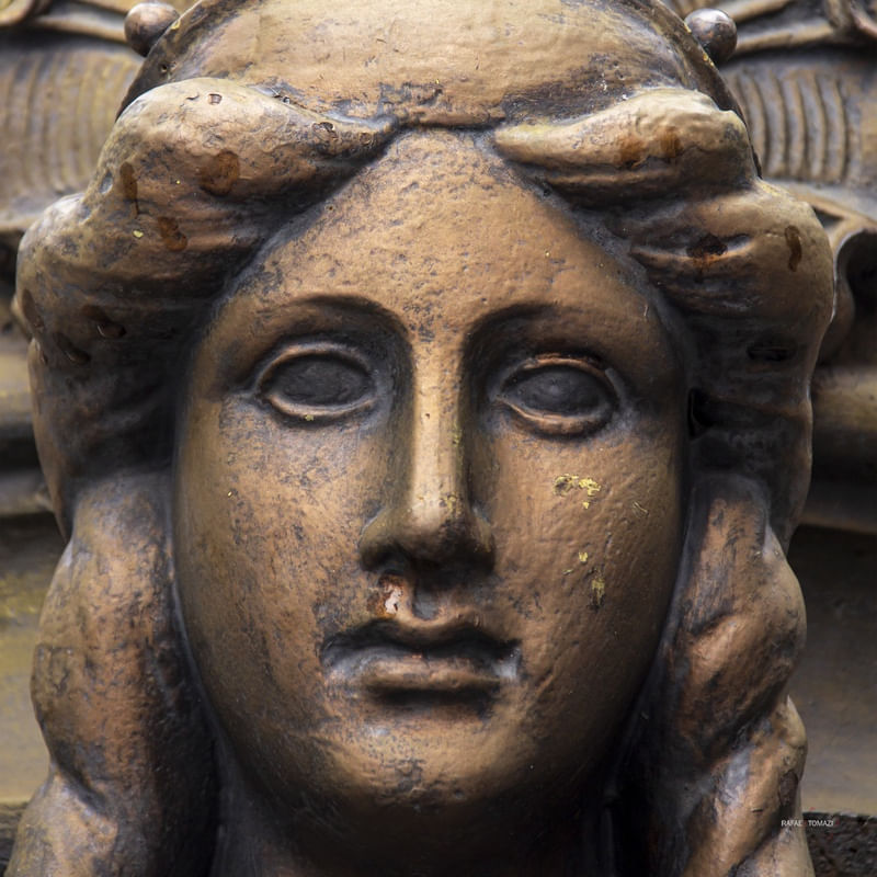 FACE DA ESTÁTUA - QUADRADA