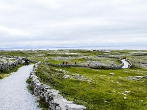 CAMINHO EM ARAN ISLANDS IRLANDA